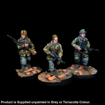 RKX5042 Fallschirmjager’s With Looted Weapons Figure