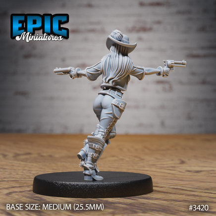 3420 - Female Gunslinger Shooting 28mm Figure