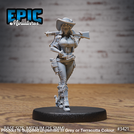 3421 - Female Gunslinger Walking 28mm Figure