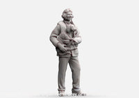 MM1154 WW2 RAF Pilot Holding Dog Figure