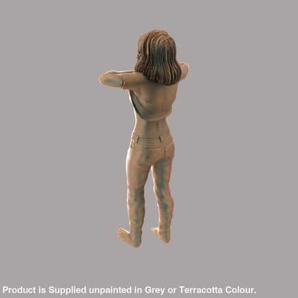 MM713 Girl Lifting Top Off 18 + Figure